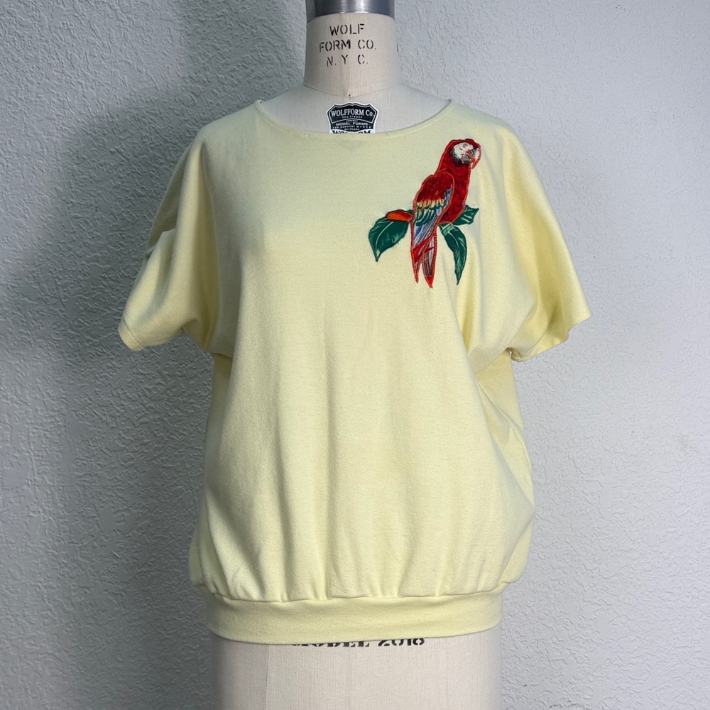 Vintage America Yellow Tee with Parrot Design super soft ex. Cond size M